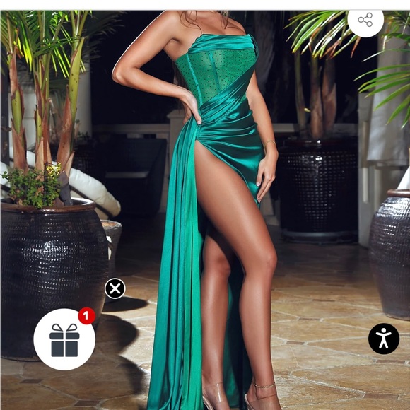 Miss circle evening Gown - Picture 2 of 5